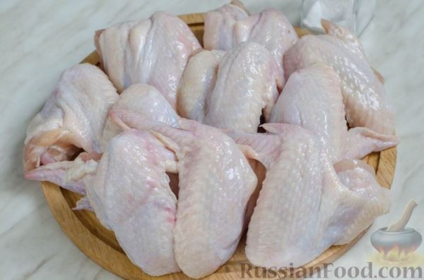 Куриные крылышки, запечённые в клюквенном соусе