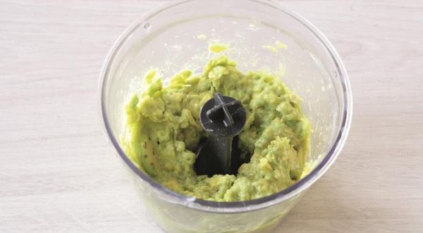 Салат из авокадо с огурцом за 15 минут
