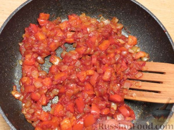 Фасоль с ветчиной, в томатном соусе